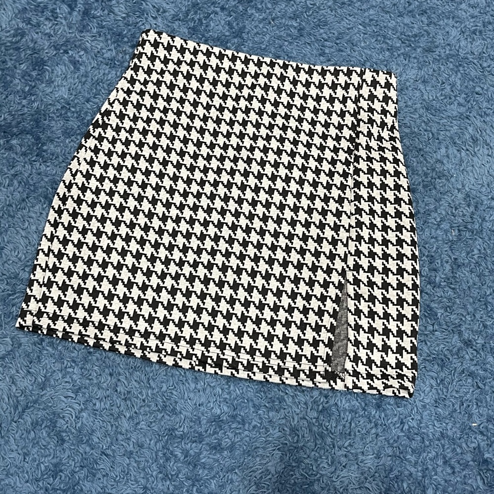 NWT Fashion Nova Black and White Houndstooth Mini Skirt